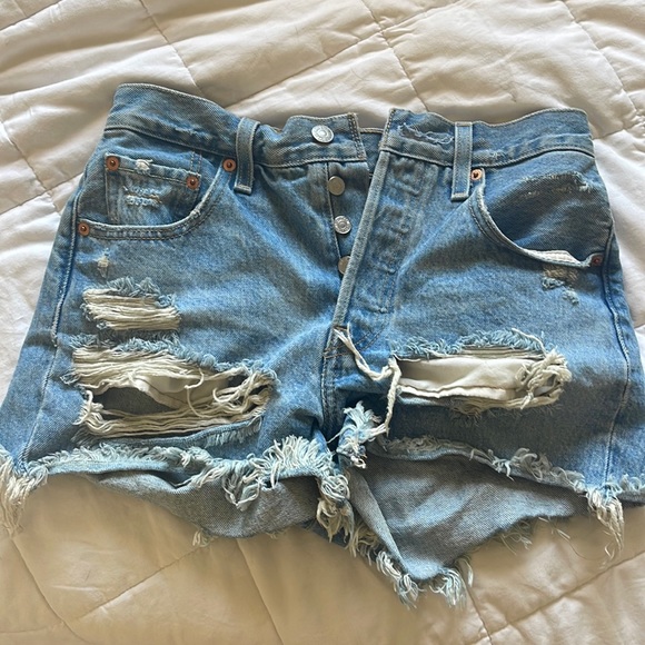 Levi’s 501 Shorts - Picture 1 of 4